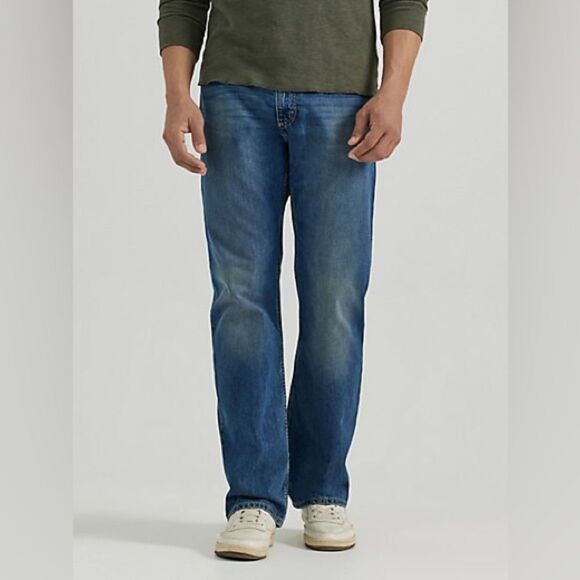 Wrangler Jeans Co. Men's Relaxed Fit Boot Cut 100% Cotton Denim Jeans W34 L30 - Picture 1 of 5